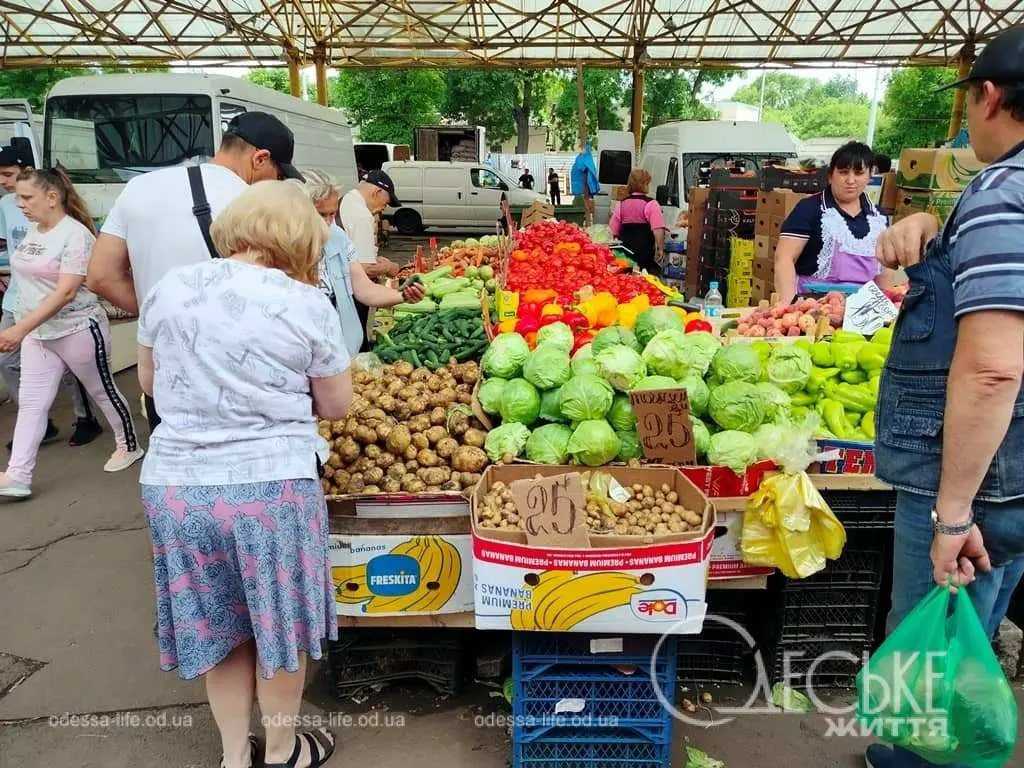 Картопля молода, картопля стара: ціни на одеському Привозі сьогодні (фото)