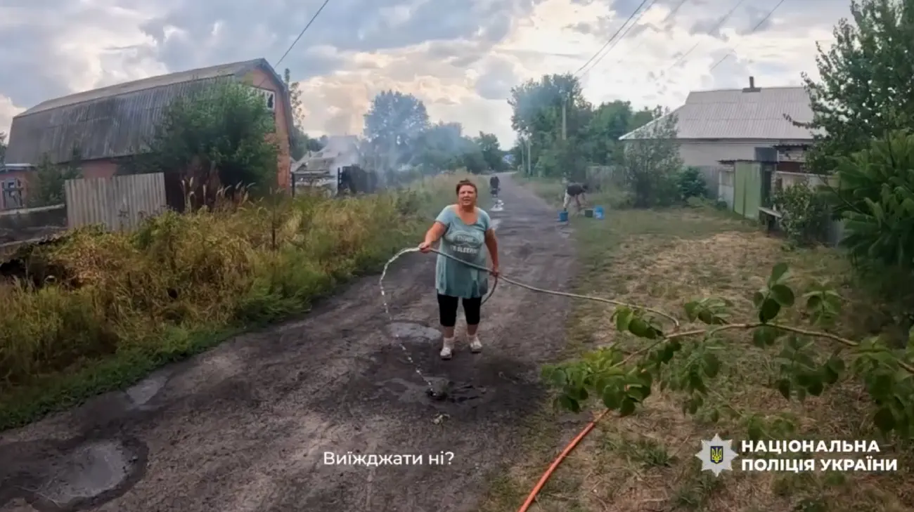 НПУ показала евакуацію з палаючої Ярової, де росіяни вбили 25 цивільних