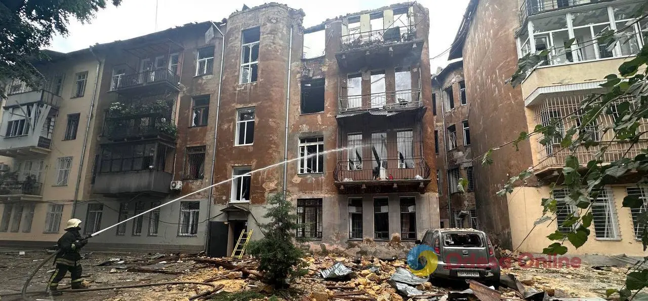 Нічний удар по Одесі: фото з місця подій та свідчення очевидців