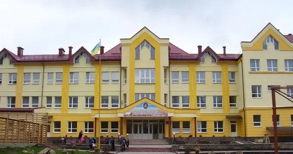 На Прикарпатті у школу купили укриття, передбачене для третини учнів і вчителів