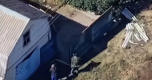 На Донеччині росіяни розстріляли сім'ю цивільних та захопили у заручники їхню доньку