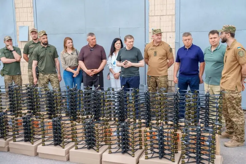 Міжрегіональний координаційний гуманітарний штаб передав ще 400 FPV-дронів для двох військових бригад