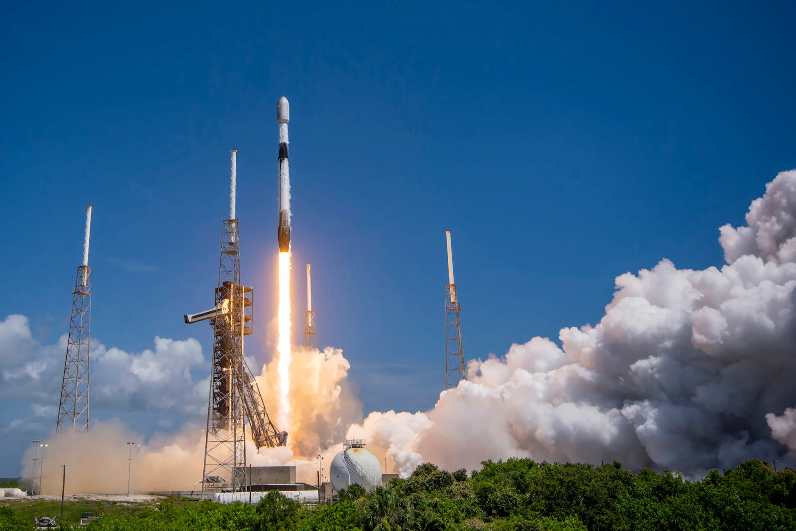 SpaceX платитиме, щоб користуватися повітряним простором