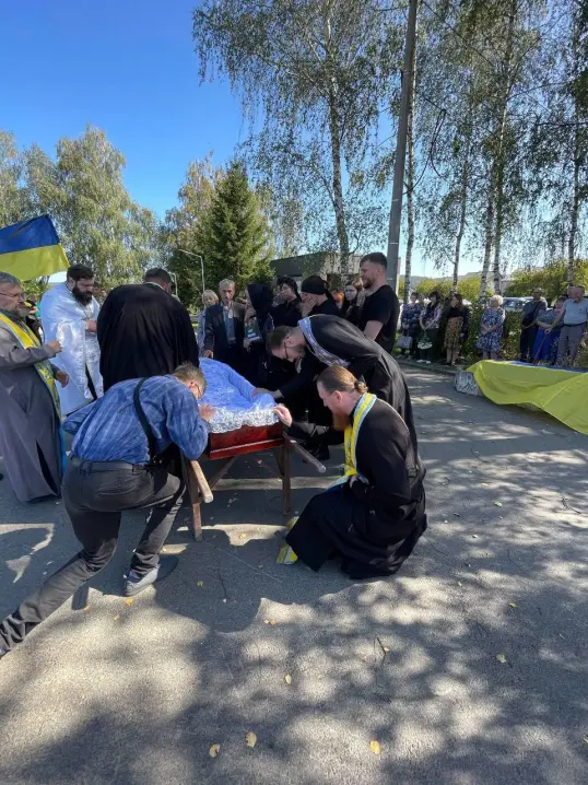 У Чернівцях поховали молодшого сержанта Максима Пожидаєвого
