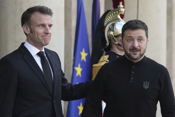 Зеленський поговорив з Макроном: що домовилися про ППО і "міражі"