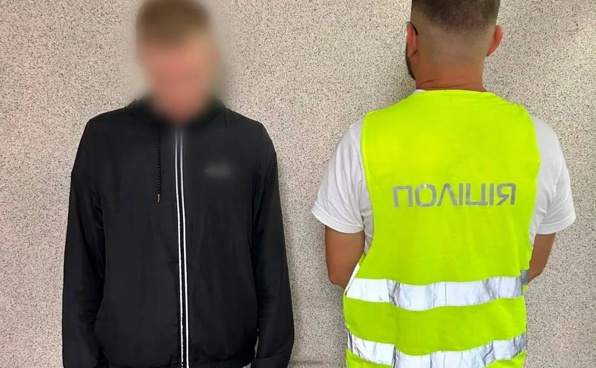 Поліцейські затримали 22-річного блогера, який вдавав копа