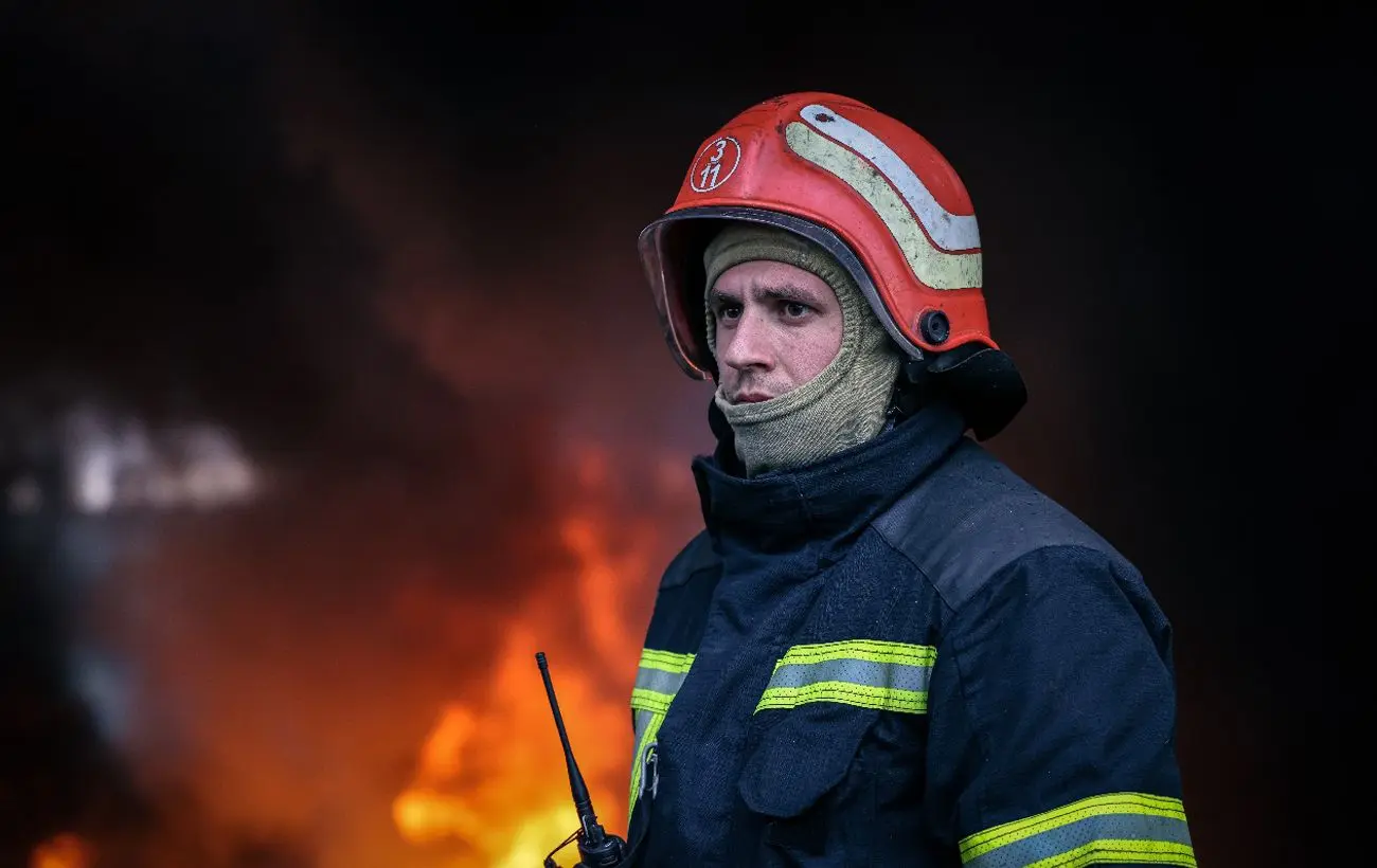 Росіяни вдарили ракетами по Кам'янському: пошкоджено лікарню, є загиблі (фото)