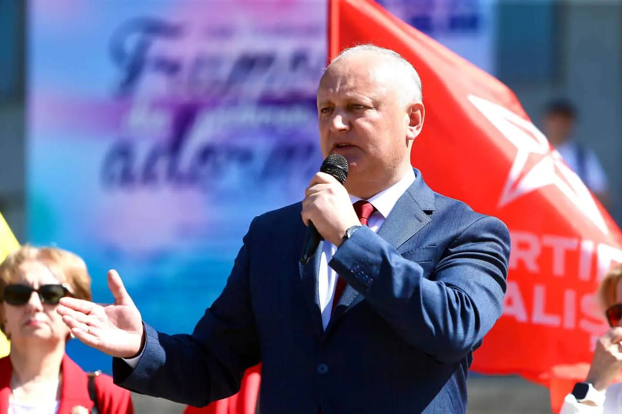 Проросійський Додон поскаржився на виклик в поліцію через георгіївську стрічку
