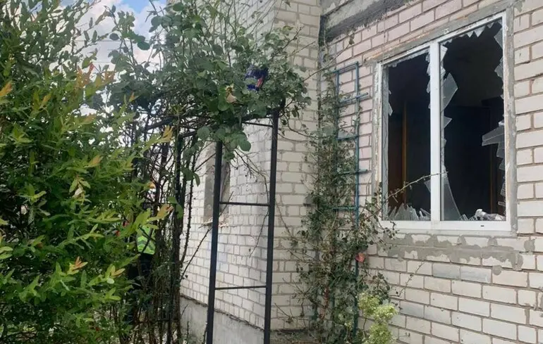 Росія атакувала "Шахедами" Чернігів: спалахнула пожежа на підприємстві, двоє поранених