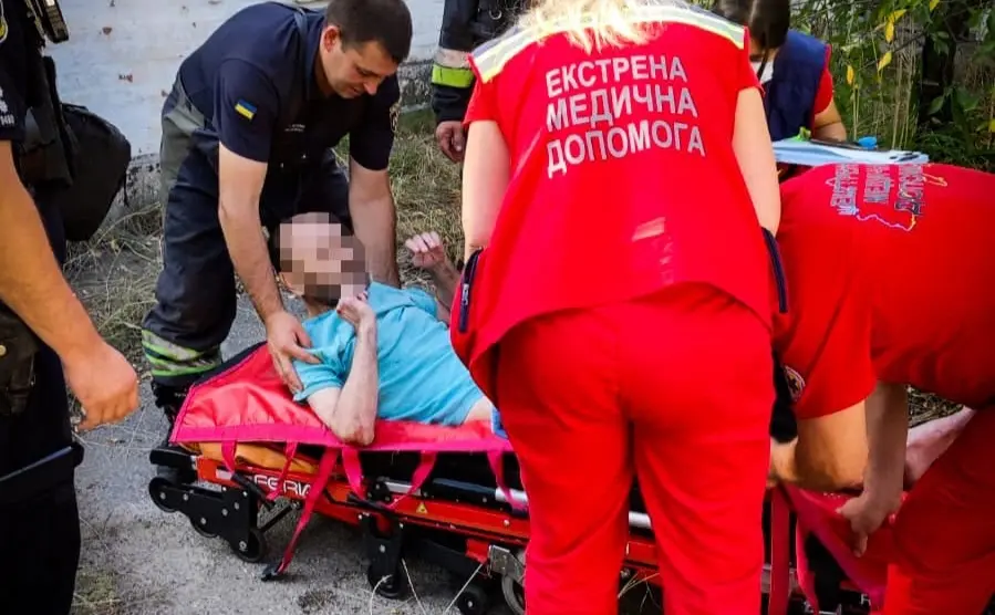 Рятувальники вдруге врятували чоловіка з одного й того самого колодязя в пристоличному регіоні
