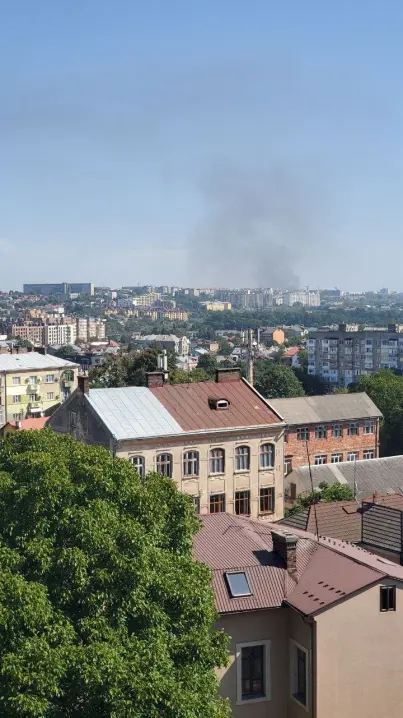 Під Чернівцями горить сміттєзвалище. Дим видніється з різних куточків міста