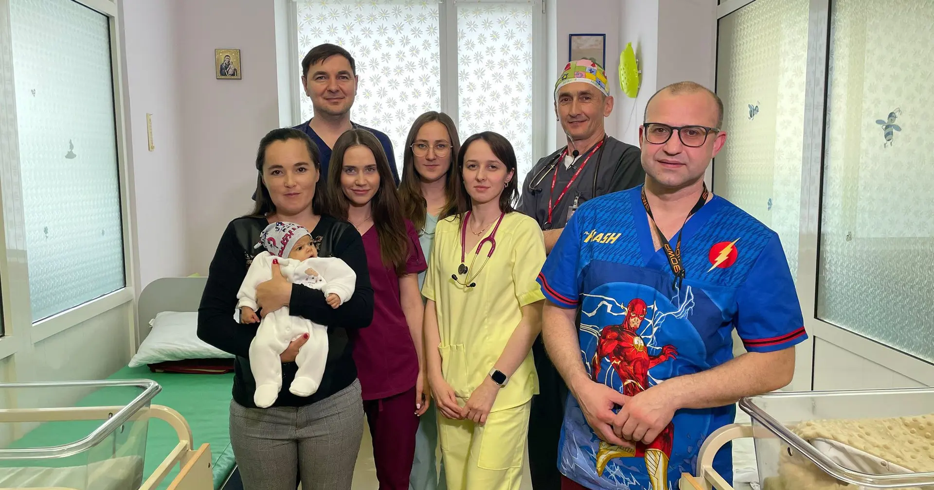 Унікальна операція: у Львові лікарі за допомогою робота сформували немовляті канал для відтоку жовчі