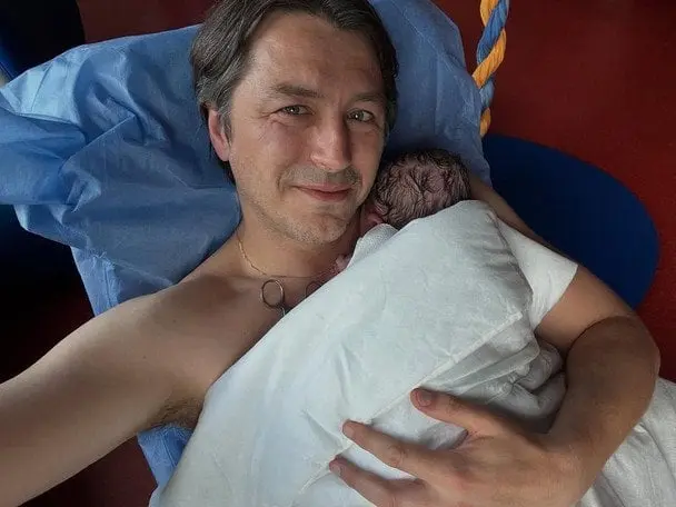 Сергій Притула неочікувано знявся з новонародженим сином і показав відео усій країні