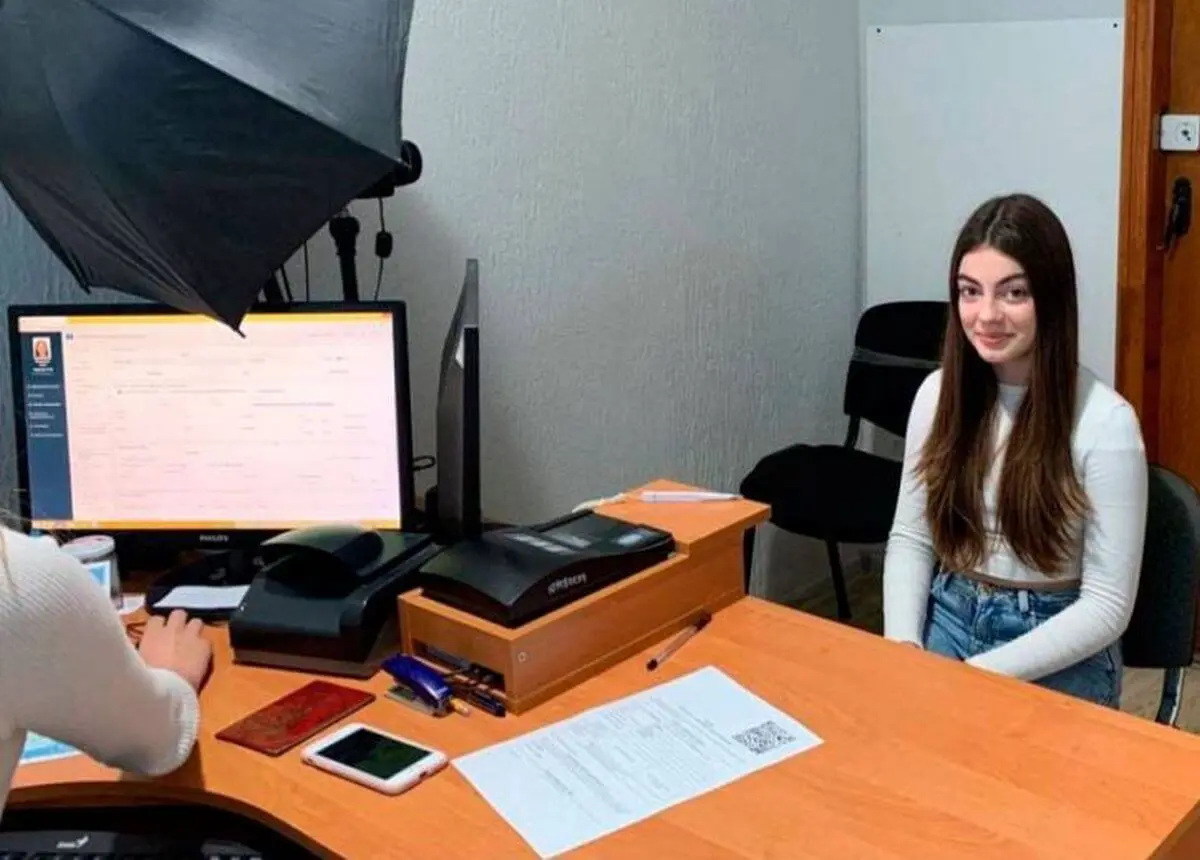 Як у Дніпрі та області отримати перший український паспорт у 14 років: покрокова інструкція