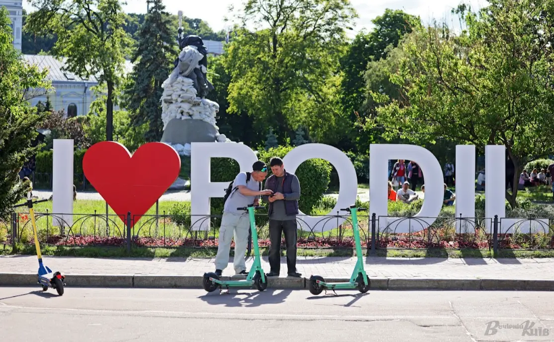 У столиці комфортна погода, ймовірний невеликий дощ: погода на 30 червня