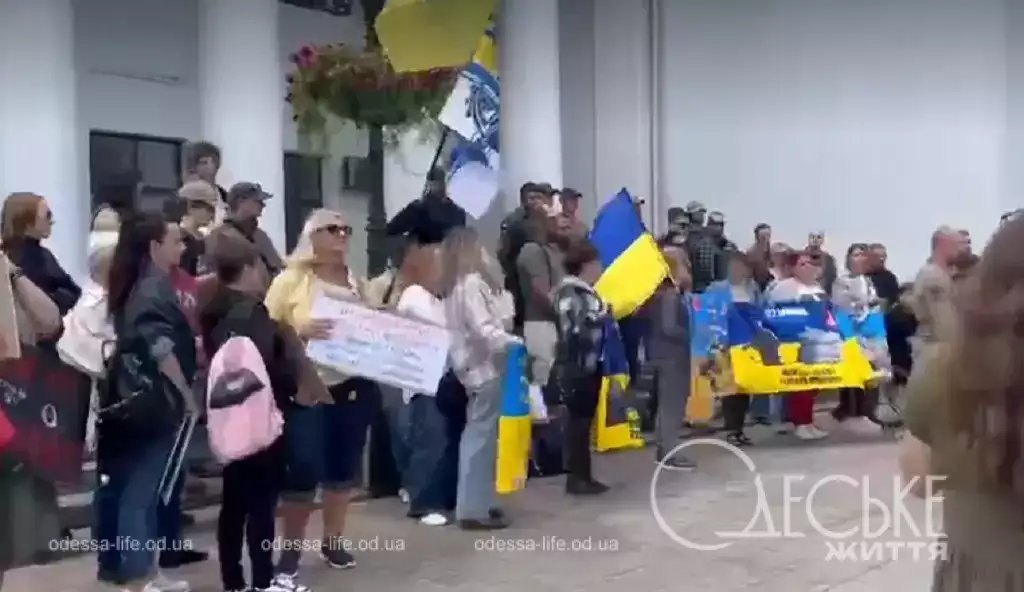 До учасників акції «Гроші на ЗСУ» приєдналися військові – чого вони домагаються