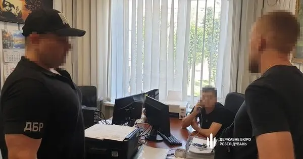 У Дніпрі затримали правоохоронця за видалення інформації про ухилянтів у розшуку