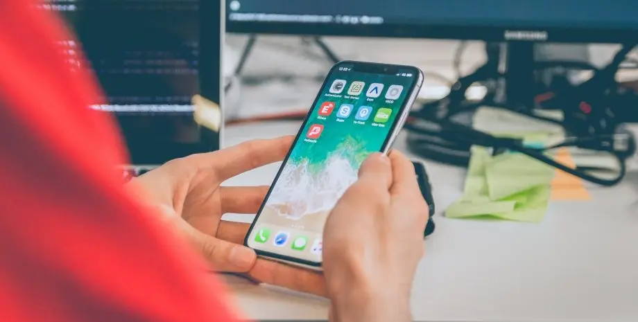 Як захистити смартфон від хакерів у 2025 році