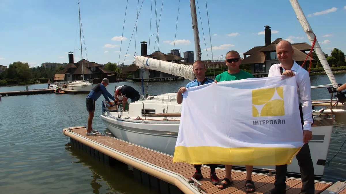 Відновити після фронту: “Інтерпайп” організував регату для ветеранів