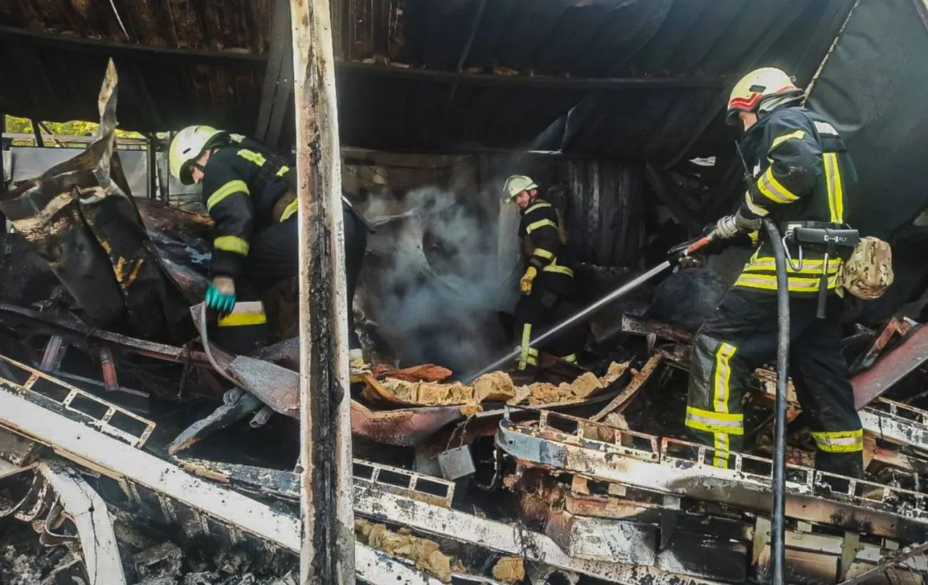 Обстріл Лозової: рятувальники показали наслідки ворожого удару