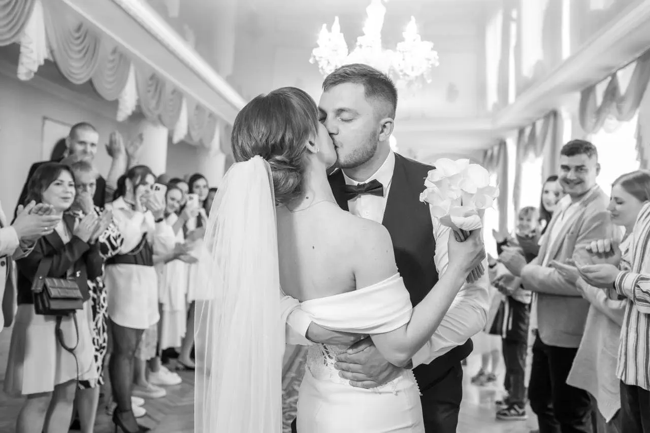 Скільки пар одружилося на Харківщині з початку року (фото молодят)