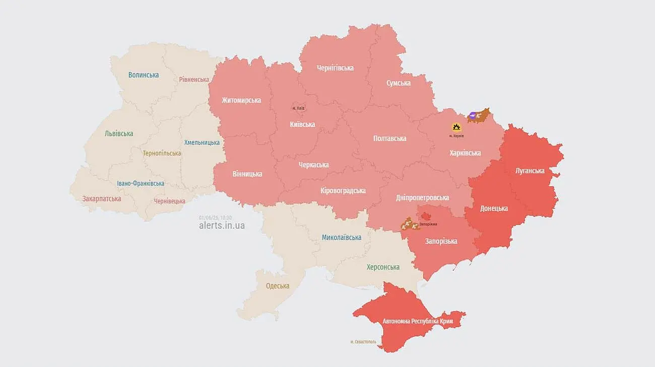 У Києві й половині областей тривога через загрозу балістики