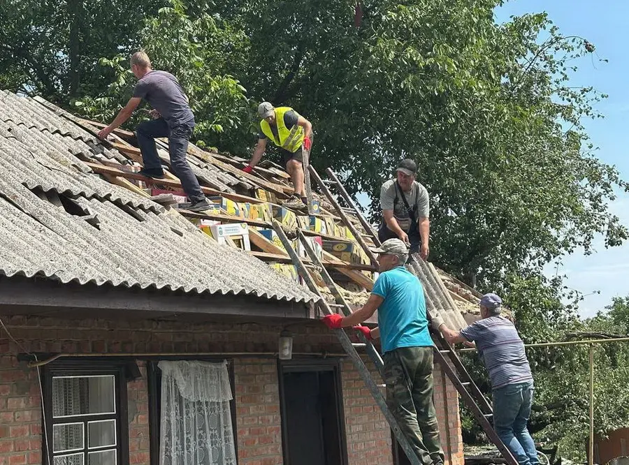 У Писарівці біля Вінниці пошкоджено 14 будинків: куди звертатись за допомогою