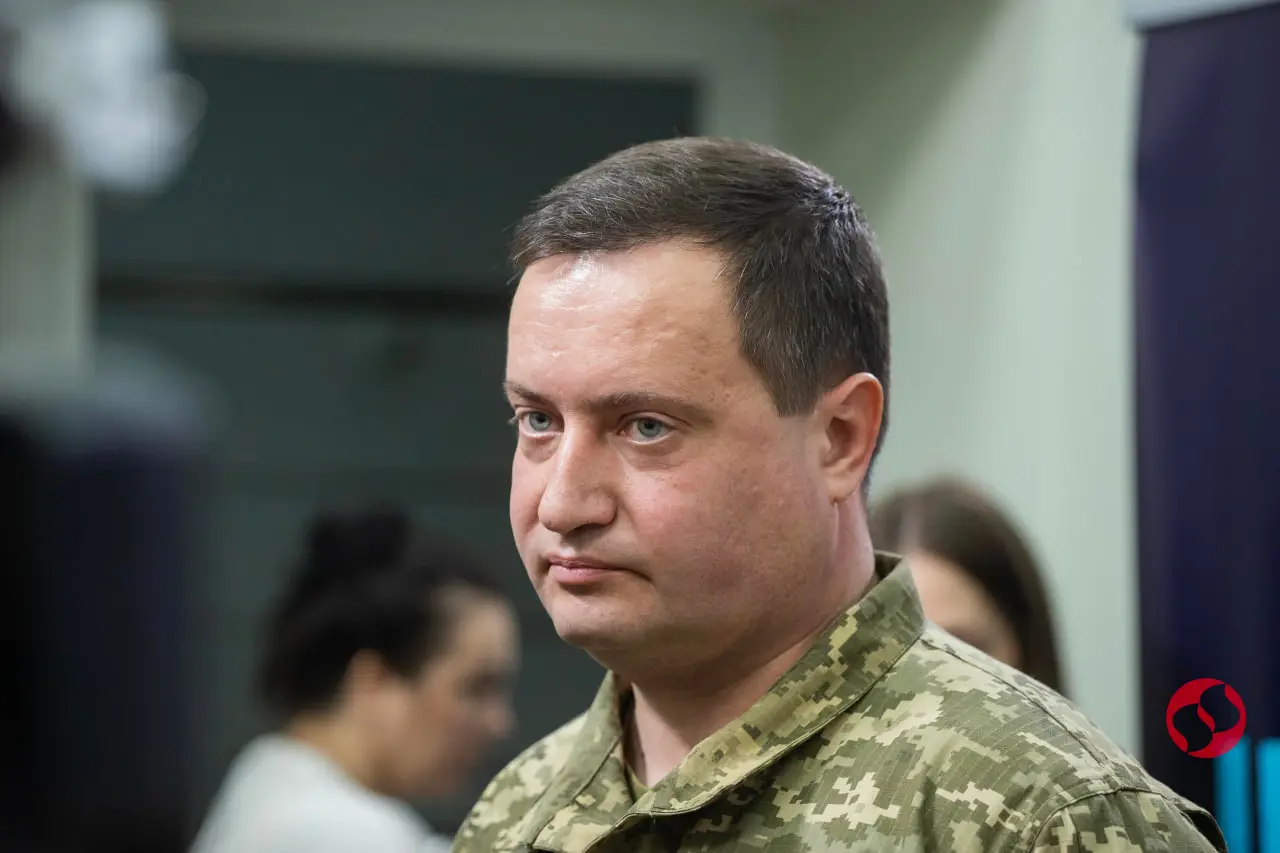 РФ показала видео с рефрижераторами якобы у места обмена погибшими. Украина опровергла