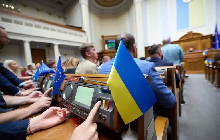 ВРУ вкотре продовжила в Україні воєнний стан та загальну мобілізацію