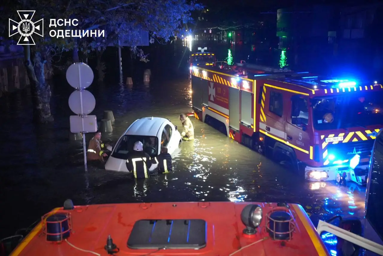 В Одесі внаслідок потопу, що виник через зливу, загинули 9 людей (фото, відео)