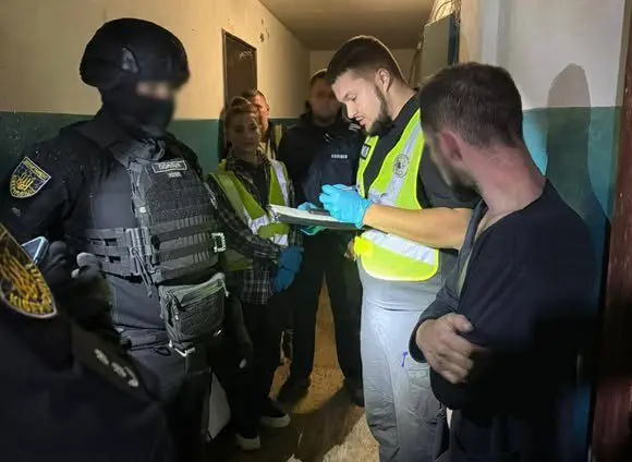 Розбещення малолітньої: у Києві чоловік змушував семирічну дівчинку до порнозйомки