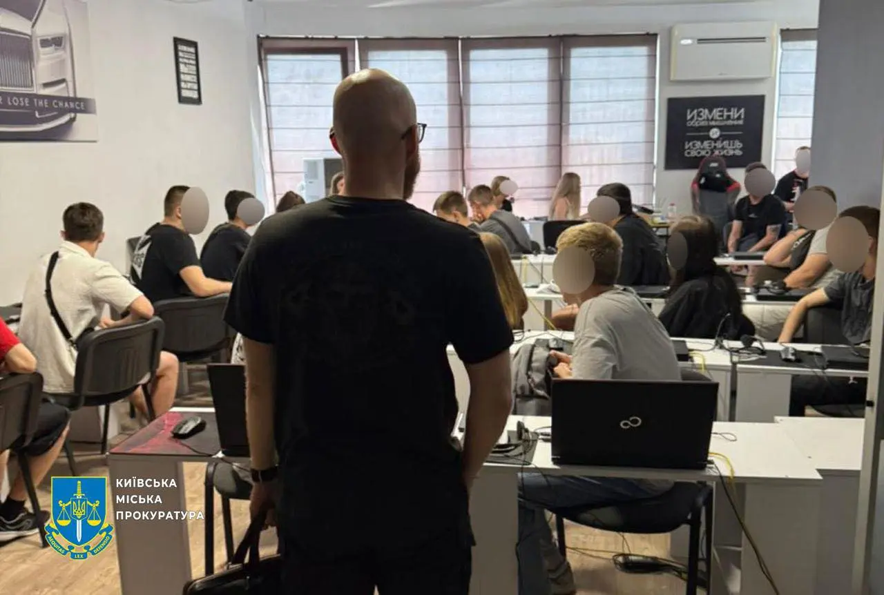 У Києві проведено 15 обшуків та припинено роботу кол-центрів, які спеціалізувалися на шахрайстві у сфері фінпослуг (фото)