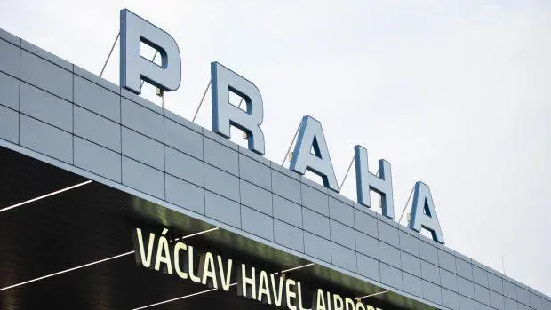 У Празі байкер, що тікав від поліції, зупинив роботу аеропорту на 10 хвилин