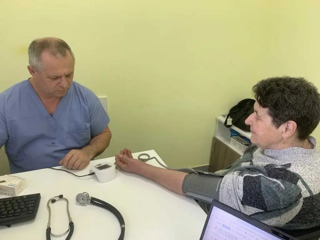 Один на п’ять сіл: про те, як одеський лікар мав залишитися у селі на кілька років, а залишився на все життя