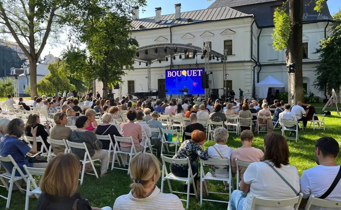 Вшанування пам’яті та звільнена музика: як пройшов перший день Bouquet Kyiv Stage