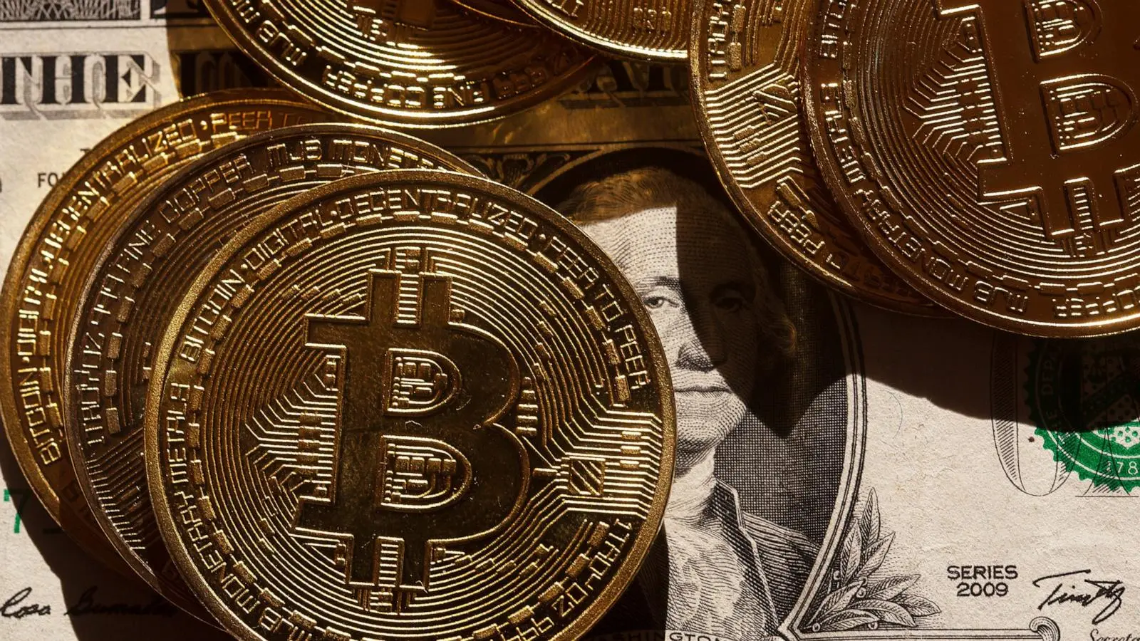 Ціна Bitcoin падає через скорочення пропозиції та зниження інтересу з боку США