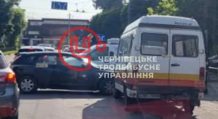 ДТП на вулиці Скальда. Рух ускладнено