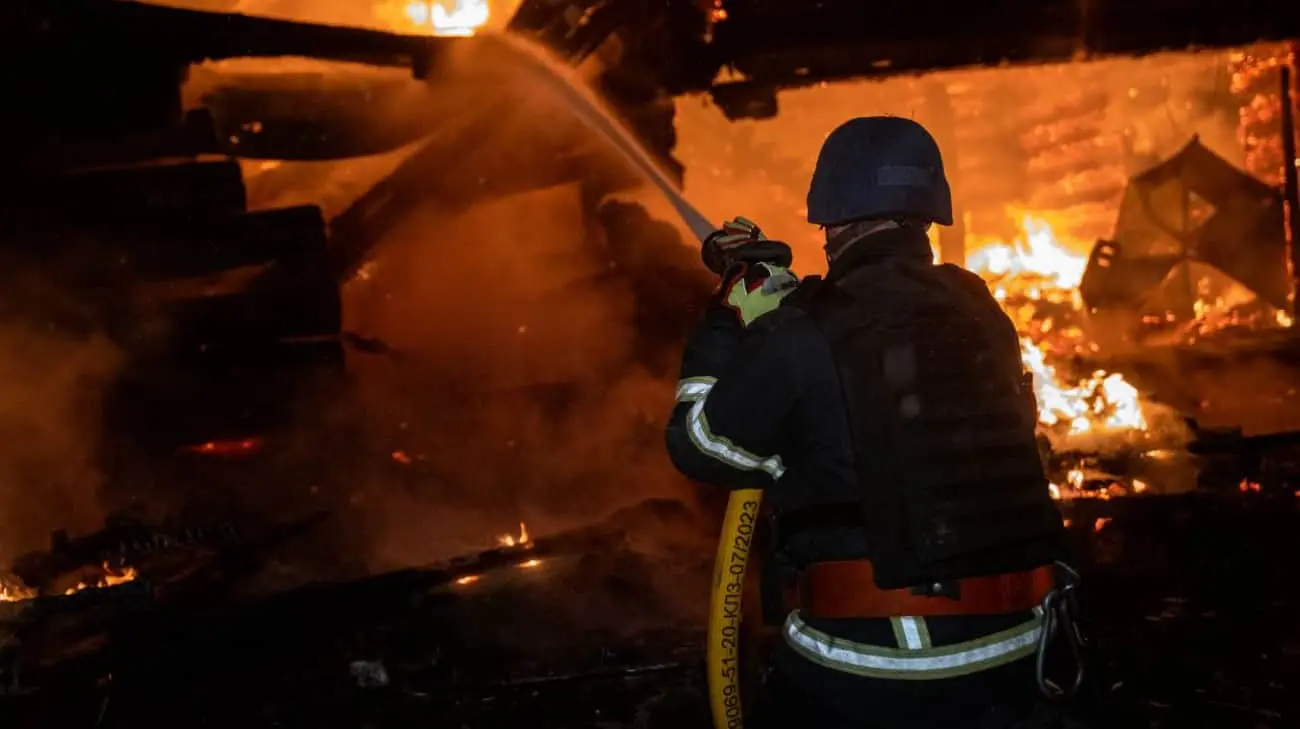 Росіяни обстріляли Краматорськ: у багатоповерхівці спалахнула пожежа