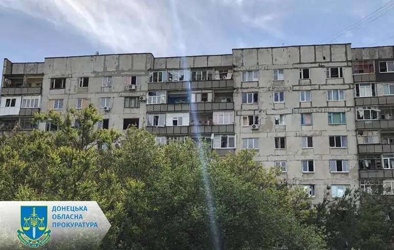 Росія скинула ФАБи на одне з міст Донецької області: четверо поранених, серед них — дитина