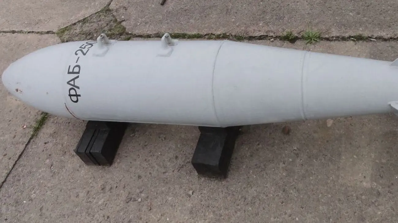 На Донеччині росіяни скинули "ФАБ-250" на село: загинув чоловік, ще троє людей поранені