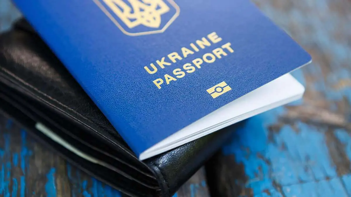 В Україні змінюють правила для власників паспортів-книжечок: що слід знати