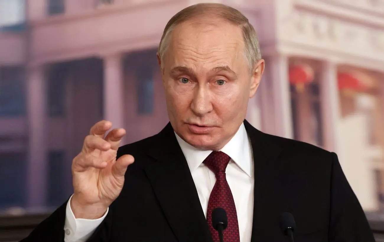 Росія заборонила меми, де Путін схожий на Гітлера: жарти прирівняли до тероризму