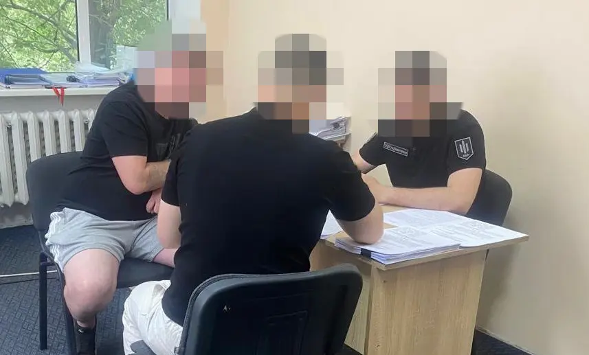 Комбриг незаконно выплатил почти 1 млн грн "боевых" подчиненным, ему сообщили о подозрении