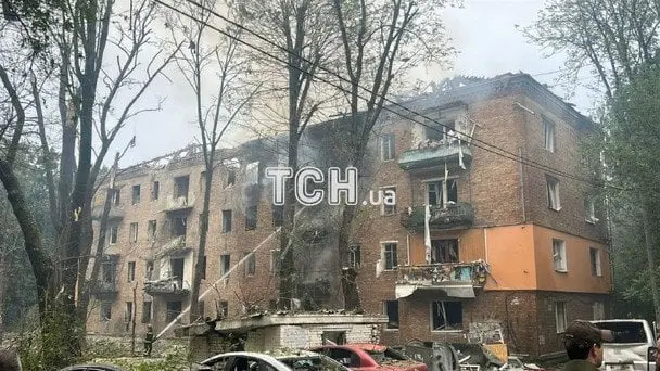 Унаслідок нічної атаки у Києві частково перекрито рух транспорту: перелік вулиць