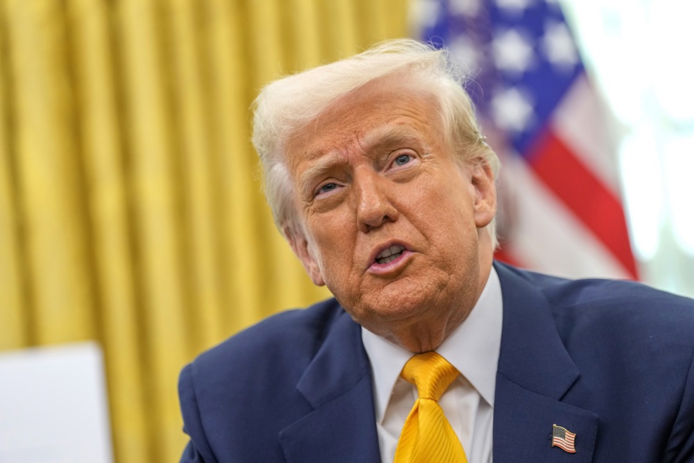 Трамп удивлен атаками России, говорит, что Путин "совсем сошел с ума"