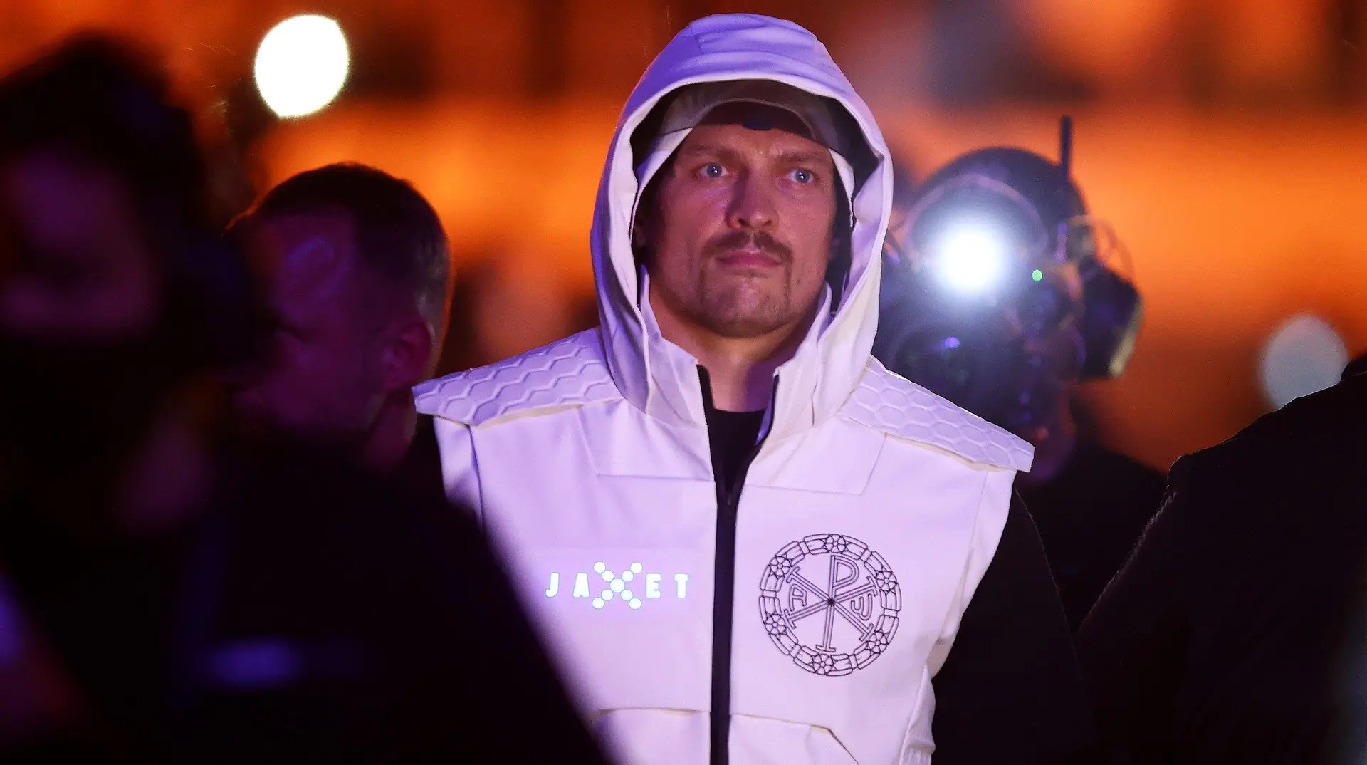 Усик випередив Льюїса в рейтингу найстарших чемпіонів світу у важкій вазі