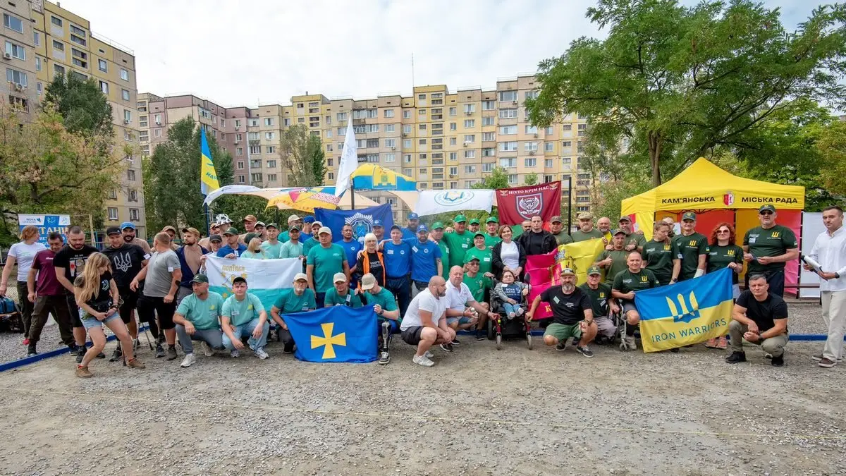 У Кам'янському відкрили сучасний майданчик для гри у петанк та провели змагання ветеранів