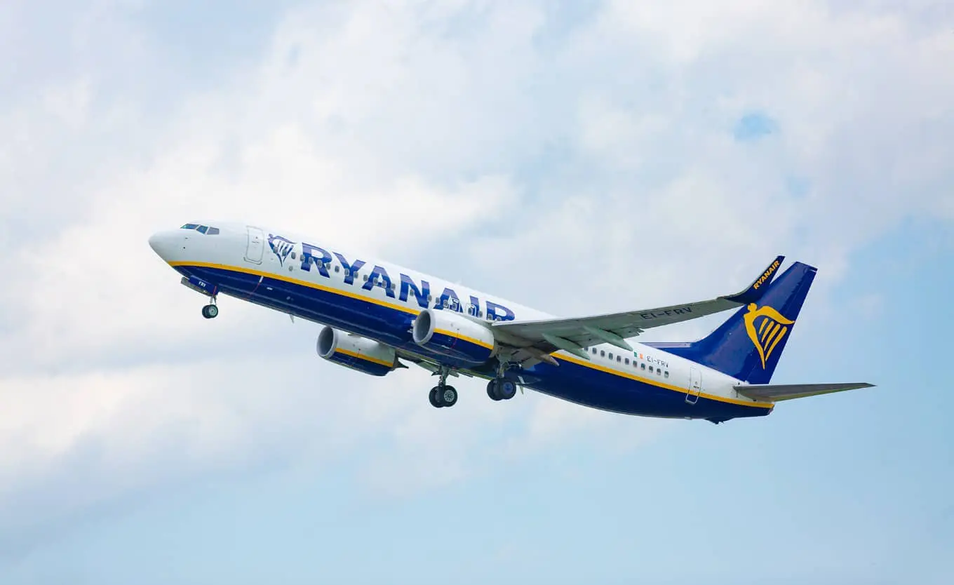 Керівник Ryanair назвав "божевільною" ініціативу Європарламенту про права на ручну поклажу