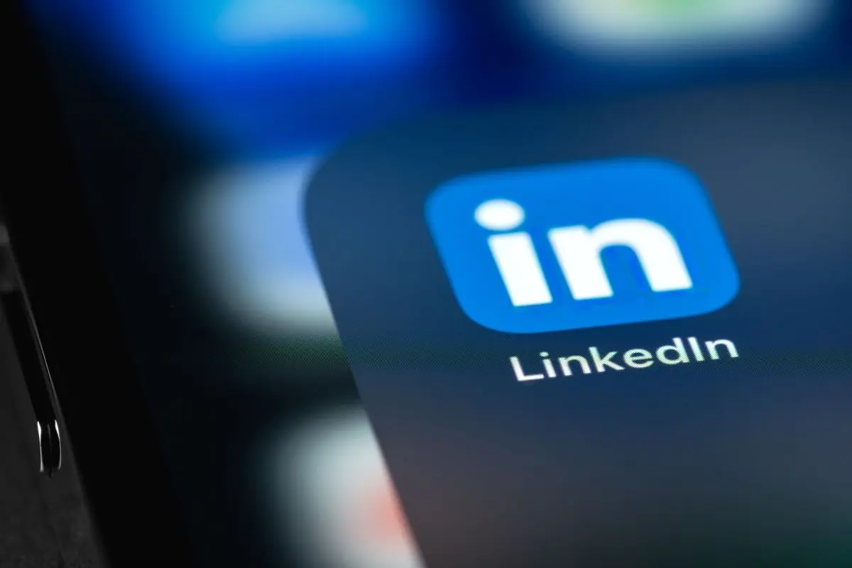 Штучний інтелект не всім до вподоби: користувачі LinkedIn обережні з AI-контентом