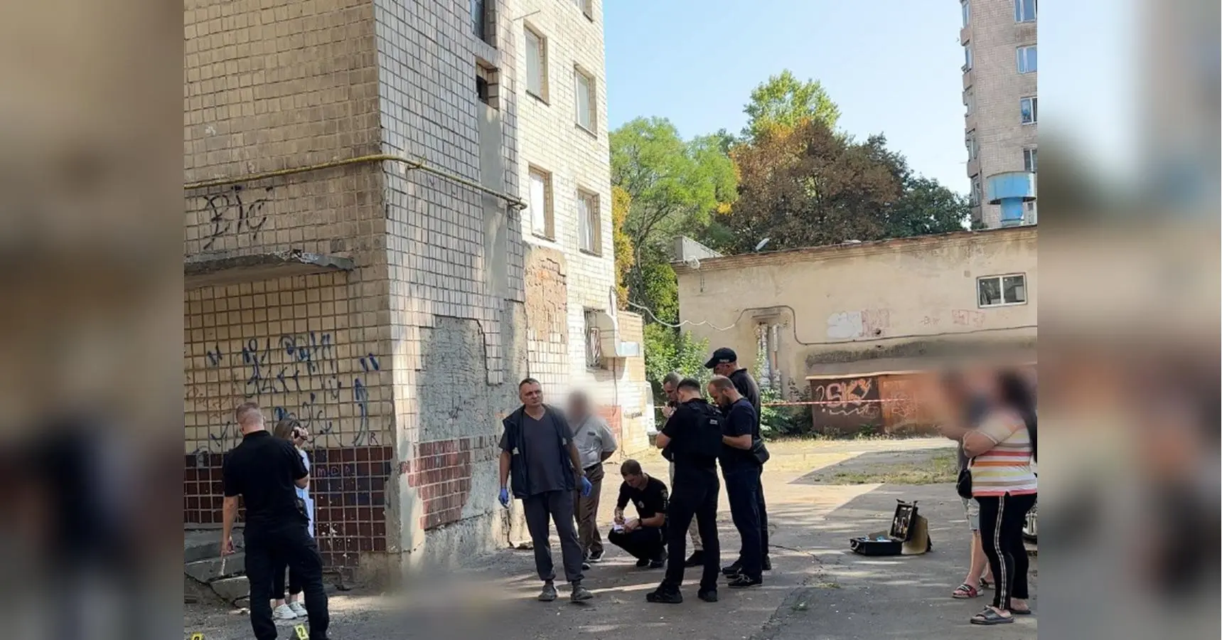 В Одесі жінка в п&#39;яному угарі народила дитину і одразу викинула її з шостого поверху (фото, відео)
